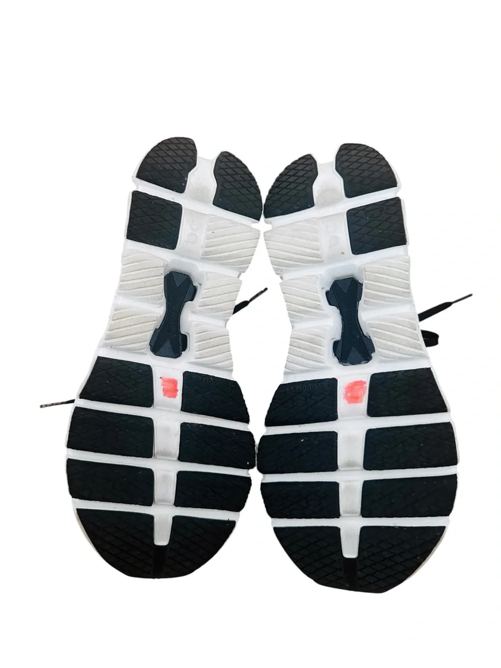 On Running Women’s Cloud X 4 Running Walking Sneaker Size 8.5 White